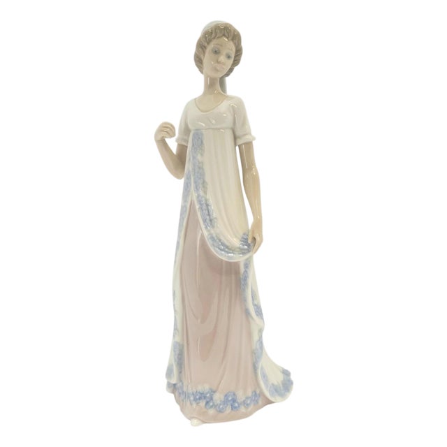Lladro #5322 Viennese Lady Spanish Porcelain Figurine With Parasol 11" For Sale