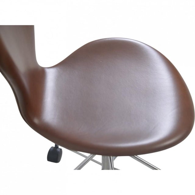 1990s 3117 Office Chair in Mokka Classic Leather by Arne Jacobsen for Fritz Hansen, 1997 For Sale - Image 5 of 12