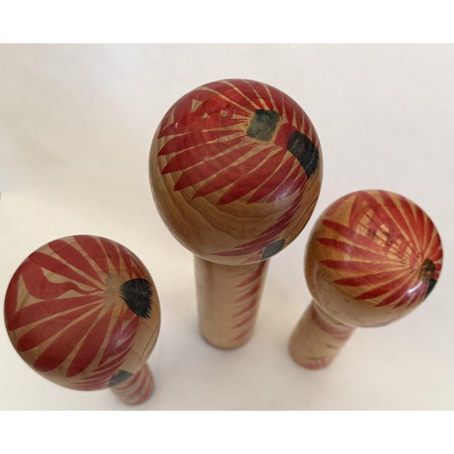 Three Vintage Naroku Kokeshi Dolls For Sale - Image 9 of 12