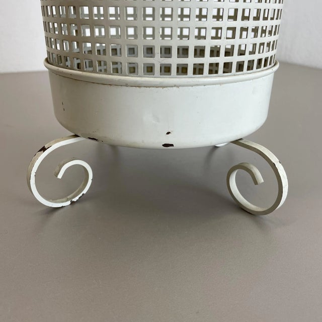 White Mid-Century Hollywood Regency Brass Umbrella Stand in the style of Mathieu Matégot, France, 1950s For Sale - Image 8 of 17