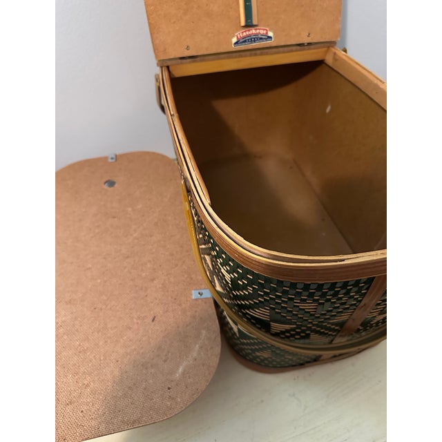 1970s 1970s American Woven Green Wicker Weave Picnic Basket For Sale - Image 5 of 9