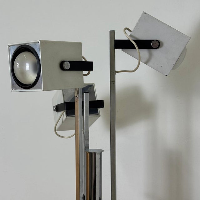 Floor Lamp with 3 Cubic Spotlights in Chromed Steel by Pat Hoffman for Lucitalia, 1970s For Sale - Image 10 of 16