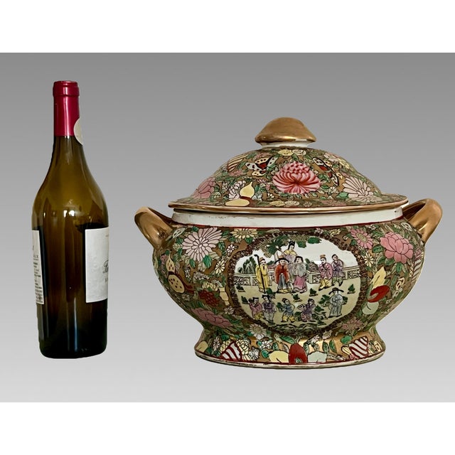 A large Chinese Rose Medallion (Famille Rose) hand painted porcelain covered oval soup tureen. Rich enamel detailing, all...