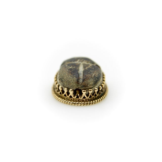 1920s 14k Gold Egyptian Revival Scarab Faience Pendant With Decorative Border For Sale - Image 4 of 9
