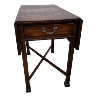 A Very Fine Antique Mahogany Chippendale Dropleaf Pembroke Table, Philadelphia, 1760's For Sale