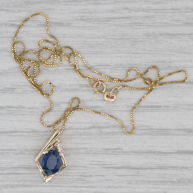 Gemstone Information: - Natural Diamonds - Total Carats - 0.03ctw Cut - Round Brilliant Color - G - H Clarity - VS2 - SI1...