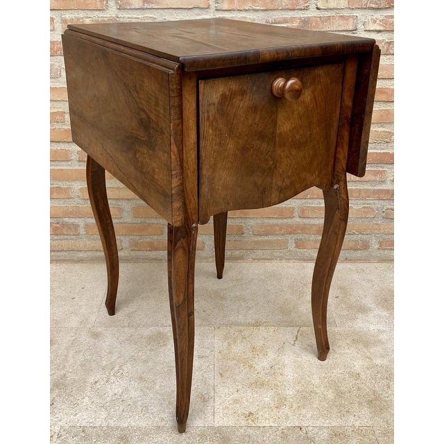 French Walnut Table with Wings, 1900s For Sale - Image 4 of 15