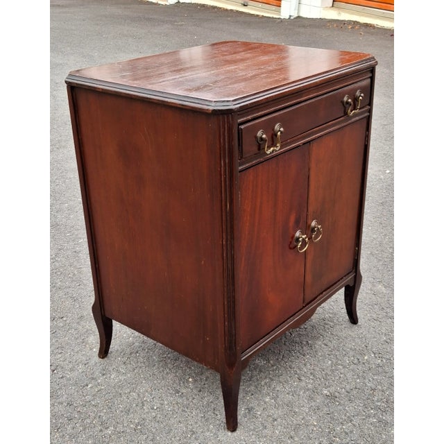 Wood Early 20th Century Federal Style Mahogany Side Table and Sheet Music Cabinet For Sale - Image 7 of 14