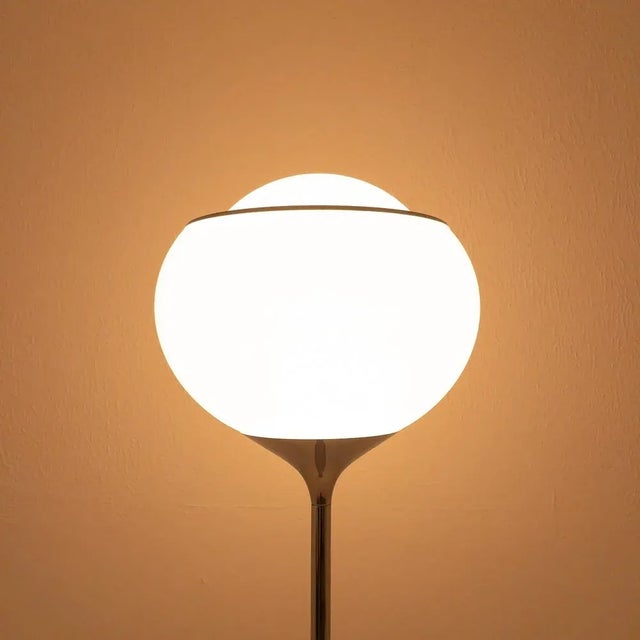 Vintage Italian Space Age Bud Floor Lamp from Guzzini, 1960s For Sale - Image 4 of 18