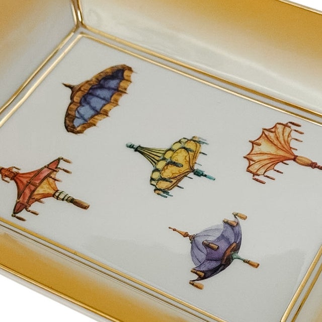 Gold Vintage Chinoiserie Porcelain Valet Tray With Parasol & Umbrella Motif With Gold Gilt Trim For Sale - Image 8 of 10