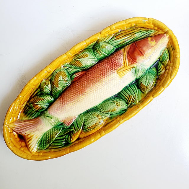 Figurative 1950s Italian Majolica Fish Basket Wall Platter For Sale - Image 3 of 12