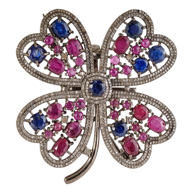 Circa 1890s Style 6.25 Ct Ruby & Kyanite Four Leaf Clover Christmas Brooch Pendant For Sale