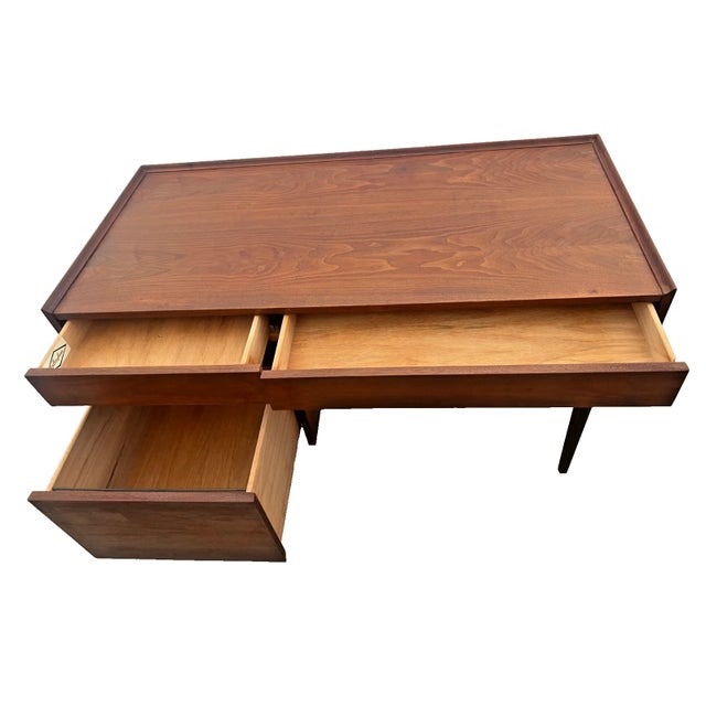 Dillingham Rare Mid-Century Modern Walnut Desk by Merton Gershun for Dillingham "Esprit" For Sale - Image 4 of 15