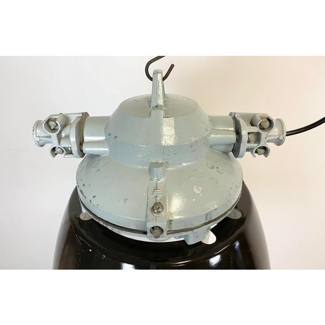 Industrial Grey Explosion Proof Lamp with Black Enameled Shade from Elektrosvit, 1970s For Sale - Image 3 of 13