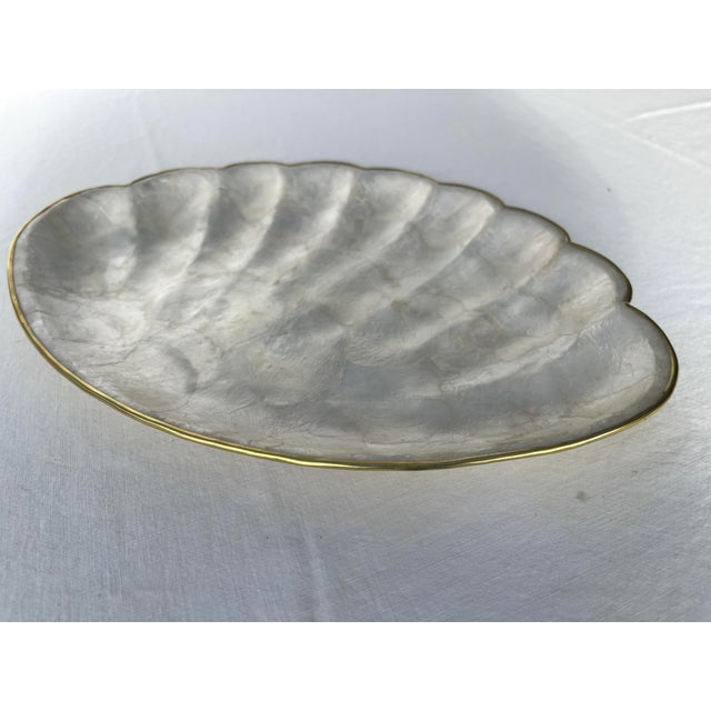 Cream Mid 20th Century Natural Capiz Shell Appetizer Serving Tray Bowls - Set of 3 For Sale - Image 8 of 12