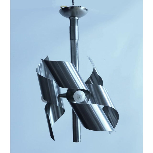 This magnificent stainless steel chandelier, typical of the Space Age style of the 60s, is a true visionary work. It is...