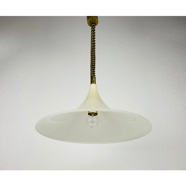 Mid-Century Modern plexiglass pendant lamp made in the 1960s. The lamp is in good vintage condition. Measure: Diameter 45...
