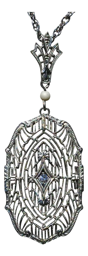 Ladies Antique White Gold Filigree Pendant set with Diamond