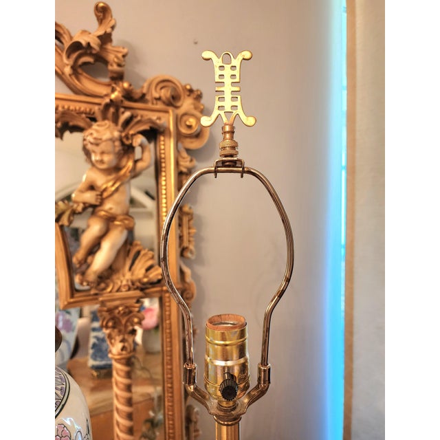 Early 20th Century Vintage Chinoiserie Blue & White Porcelain Pagoda Tea Jar Table Lamp For Sale - Image 5 of 12