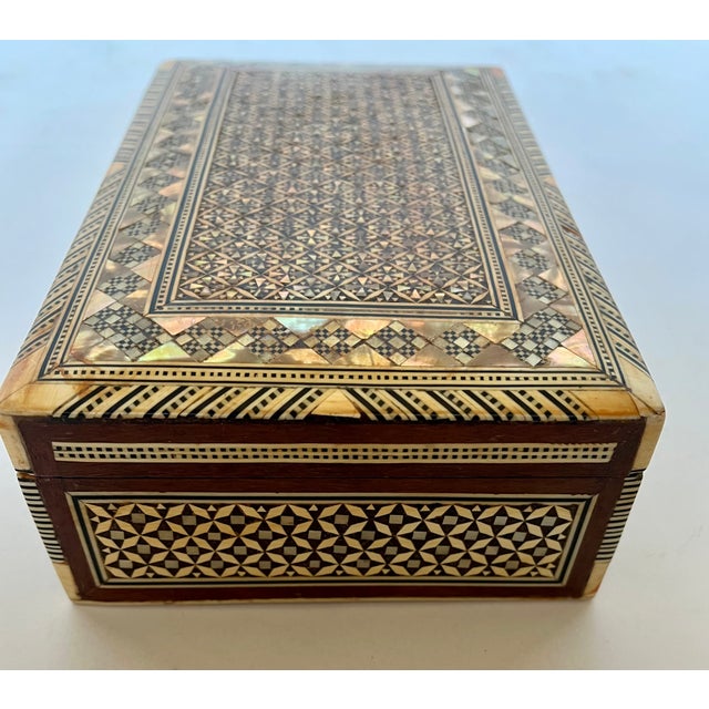 Brown Mid 20th Century Vintage Inlaid Wood Mother of Pearl Jewelry Box For Sale - Image 8 of 12