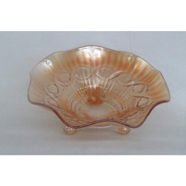 This adorable bowl / dish is made of glass. This candy dish has excellent vintage style in the design of Smooth Ray Beaded...