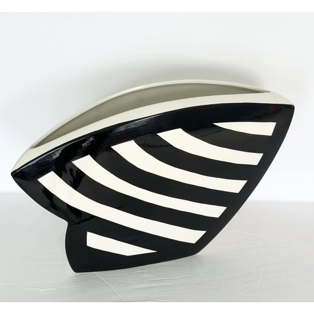 Ceramic 1990s John Bergen Studio Postmodern Black and White Ceramic Amorphous Vase For Sale - Image 7 of 9