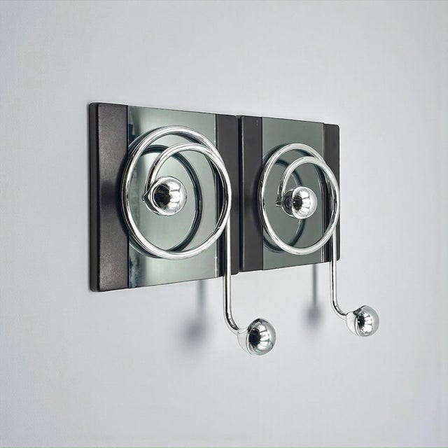 Glass Italian Space Age Wall Coat Hangers with Mirrors attributed to Goffredo Reggiani, 1970s, Set of 2 For Sale - Image 7 of 18