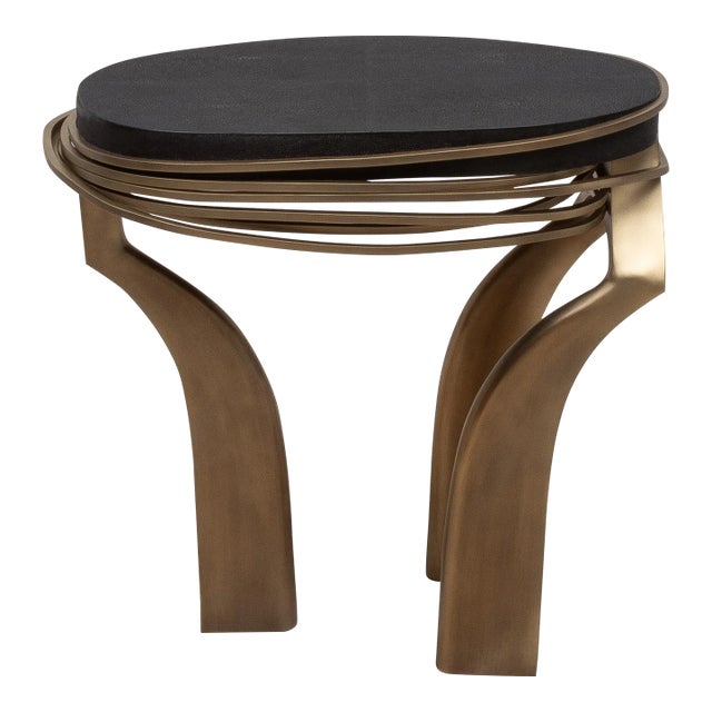 The Galaxy Large Side Table by Kifu Paris is an exquisite piece that exudes sophistication and modern elegance. The top,...