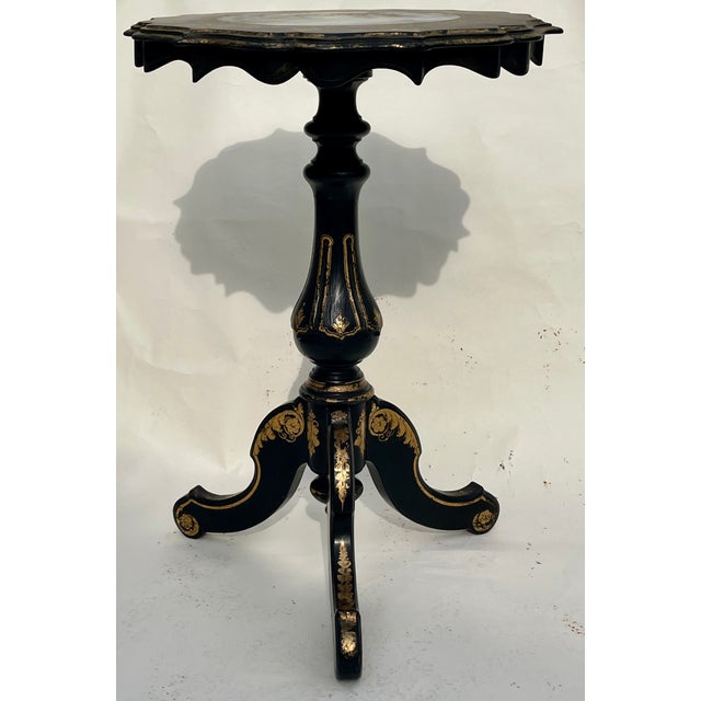 Antique English Hand Painted Tilt-Top Table With Dogs For Sale In New York - Image 6 of 12