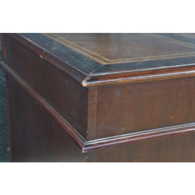 Vintage Hekman Mahogany Tooled Leather Top Executive Kneehole Office Desk 60" For Sale - Image 18 of 18