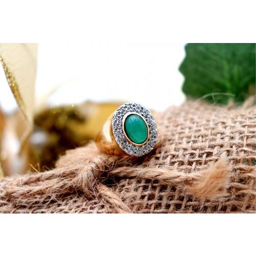 Gold Ring with Cabochon-Shaped Emerald For Sale - Image 3 of 6