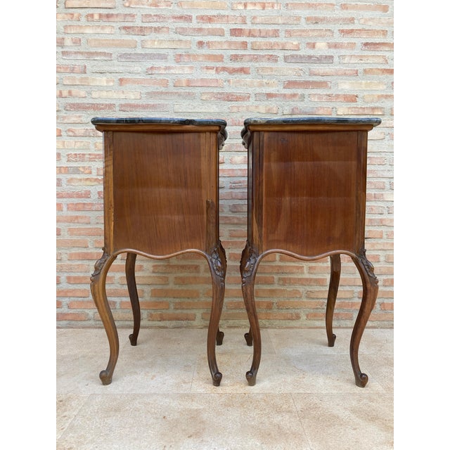Wood Louis XV Style Walnut Nightstands with Marble Top, 1930s, Set of 2 For Sale - Image 7 of 18