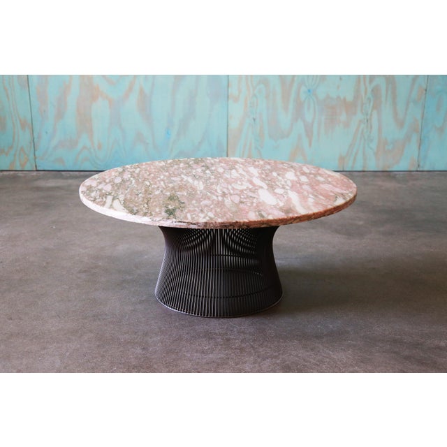 1960s 1960s Attributed to Warren Platner for Knoll Bronze Wire Coffee Table With Pink Marble Top For Sale - Image 5 of 9