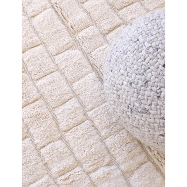 White Moroccan Textured Beni Mrirt Wool Rug - 6′11″ × 10′11″ For Sale - Image 8 of 8