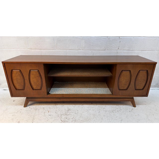 Wood Mid-Century Walnut Credenza With Burl Inlays by Young Manufacturing For Sale - Image 7 of 16