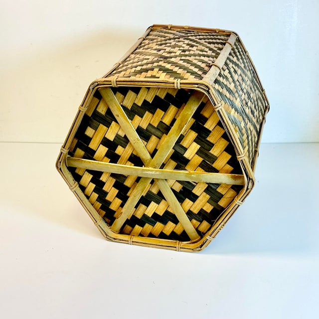 1970s Vintage Boho Chic British Colonial Hexagonal Split Reed Woven Wicker Wastebasket. For Sale - Image 9 of 9