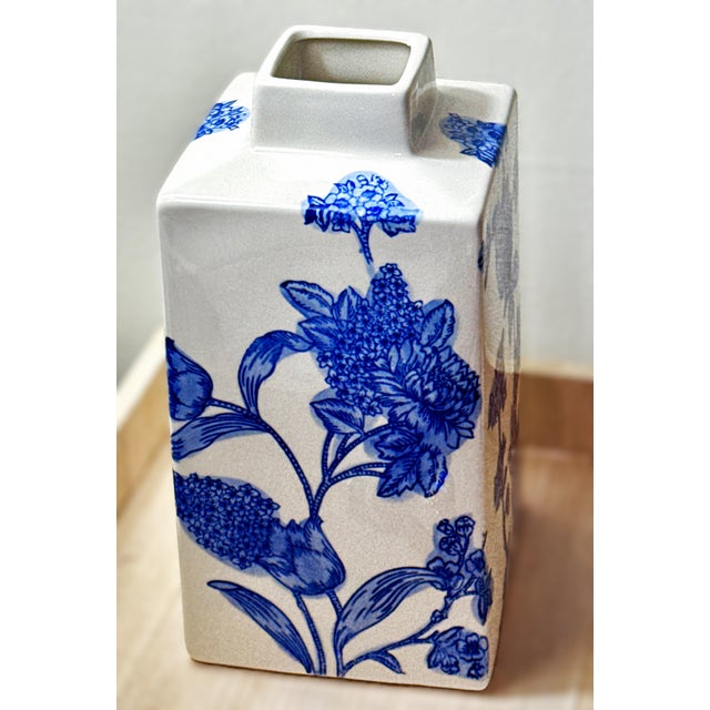 Blue and White Porcelain Square Lidded Jar For Sale In New York - Image 6 of 11