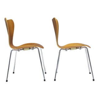 Fritz Hansen Series 7 Chair - 10Available For Sale
