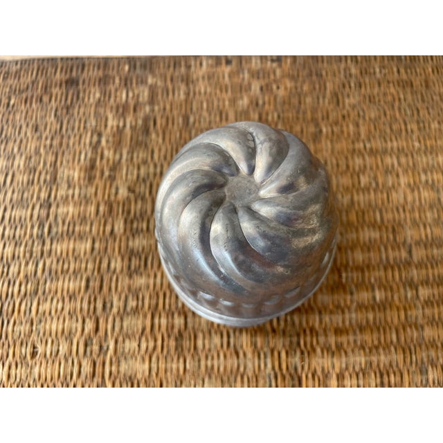 Metal Set of Eight Mid Century Miniature Bundt Cake Molds For Sale - Image 7 of 8