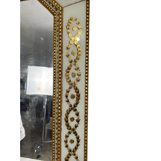Neoclassical 20th Century Italian Neoclassical Églomisé Mirror in White and Gold For Sale - Image 3 of 18