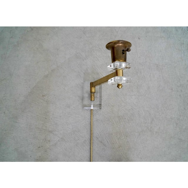 Mid-Century Modern 1960’s Hollywood Regency Lucite & Brass Sconce For Sale - Image 3 of 13