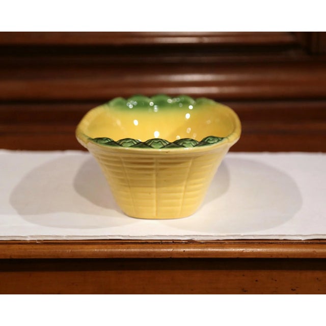 Early 20th Century French Majolica Barbotine Yellow and Green Serving Dish For Sale In Dallas - Image 6 of 9