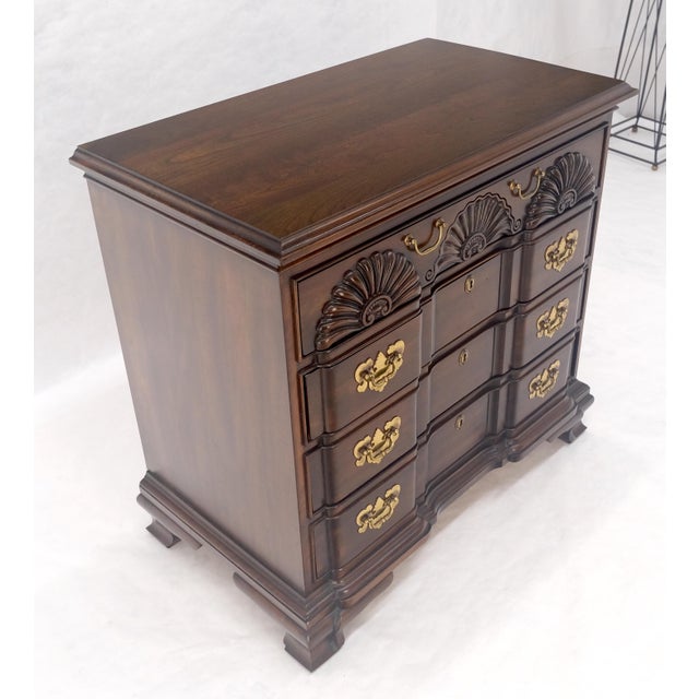 Fine Block Front Scallop Carving 4 Drawers Bachelor Chest Dresser MINT For Sale - Image 12 of 12