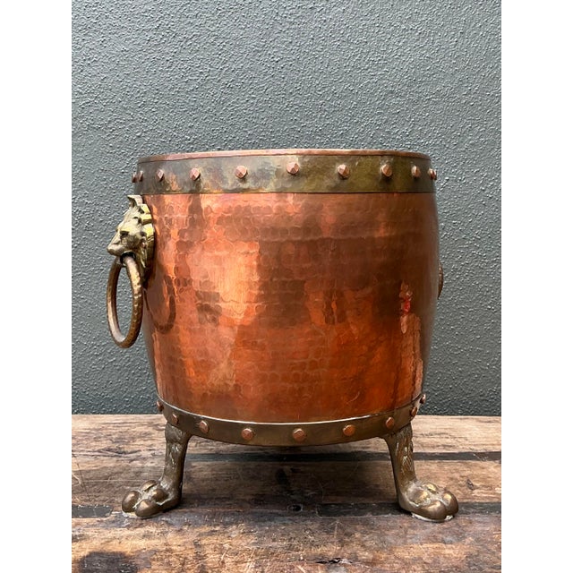 Elevate your interior with this exceptional vintage English hammered copper planter, a masterclass in traditional...