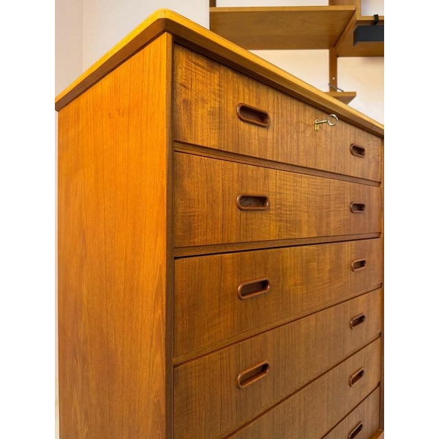 A truly distinctive silhouette: This teak chest of drawers from Denmark perfectly showcases classic mid-century design...
