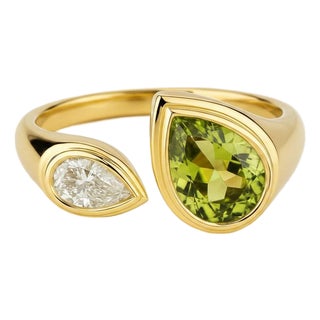 Toi Et Moi Gemstone Ring: Peridot and Moissanite, Size 7.5 For Sale
