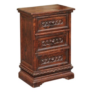 Petite Italian Walnut 1840s Commode with Three Drawers and Guilloche Motifs For Sale