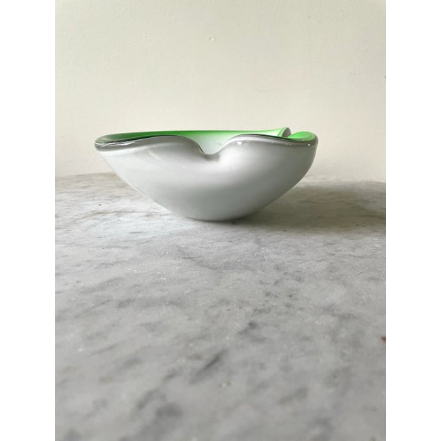 1950s Vintage 1950s Frattelli Toso Green and Brown Swirl Murano Glass Design Bowl For Sale - Image 5 of 6