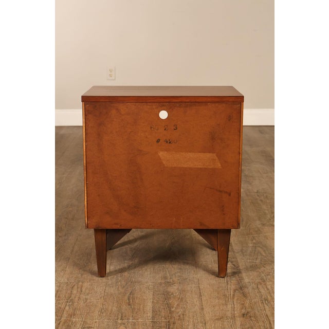 Stanley Furniture Mid Century Modern Pair of Walnut Nightstands For Sale - Image 15 of 18
