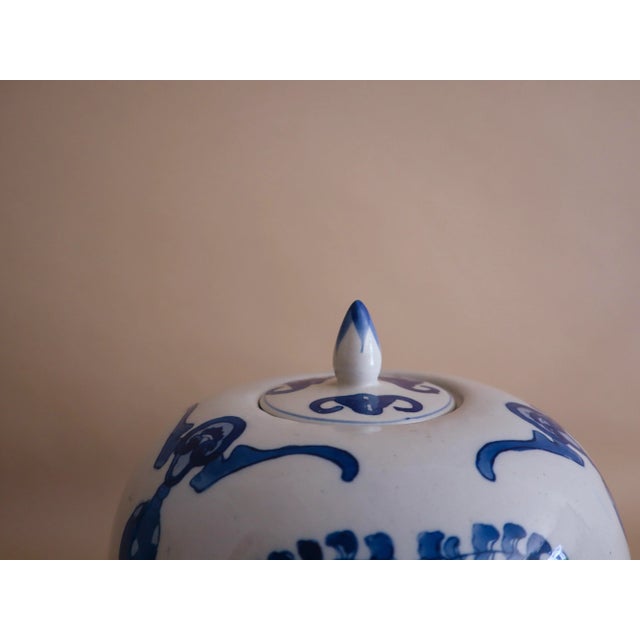 Chinoiserie Mid Century Classic Blue & White Lidded Jar For Sale - Image 3 of 5